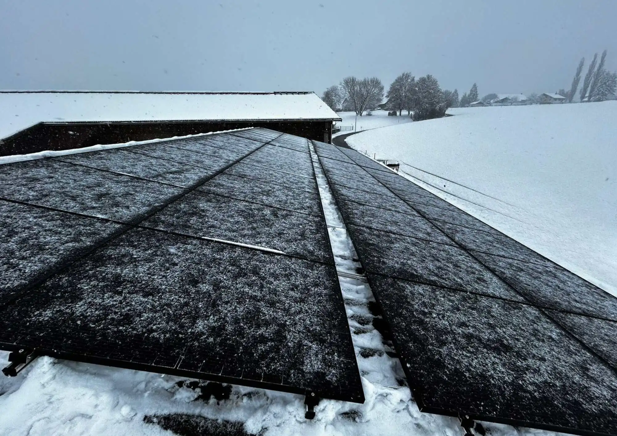 Installation de 120 Panneaux Photovoltaïques à Brenles , 1683 – dans le canton de Vaud