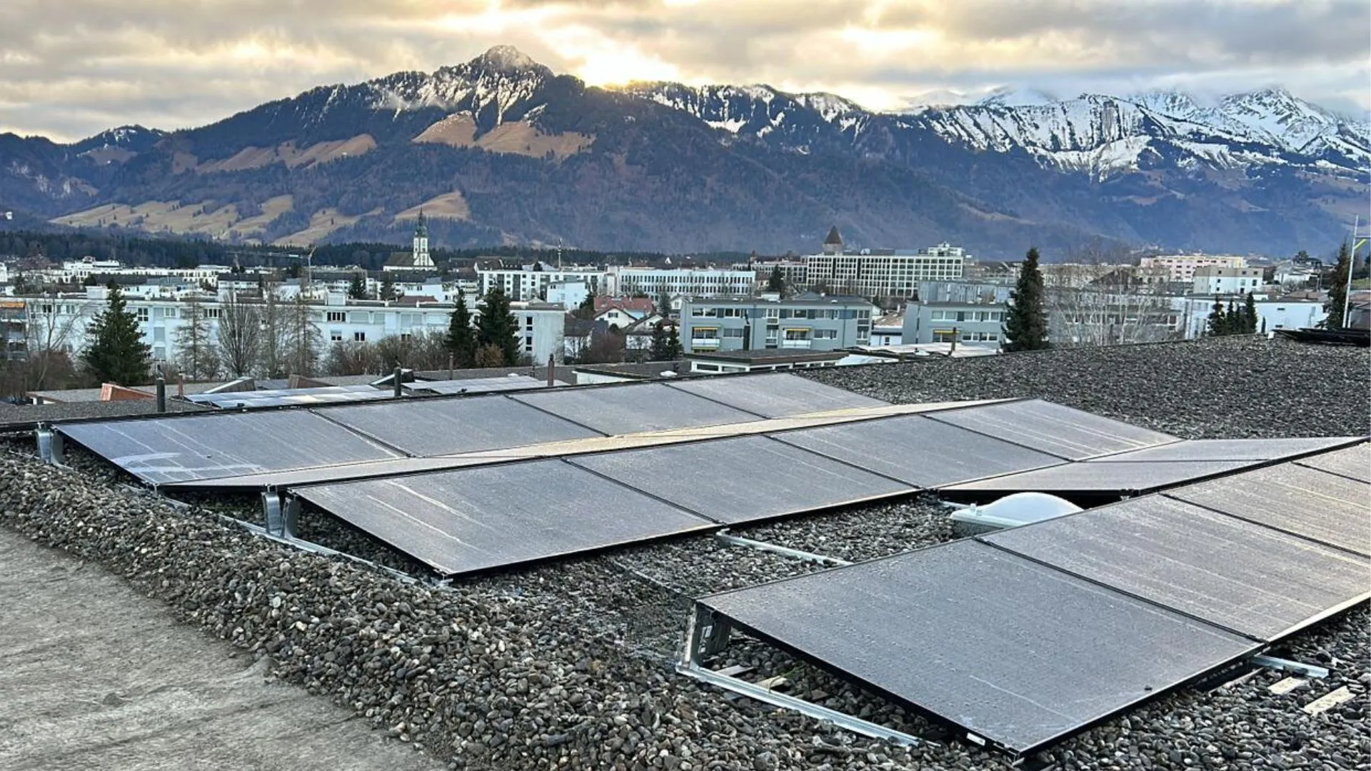 Installation - panneaux - solaires - Bulle - STG Energy.webp.webp