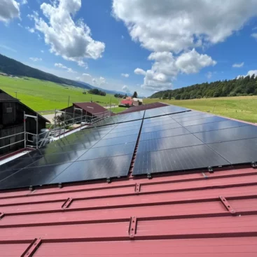 STG-Energy-installation-central-photovoltaique-toiture panneaux sandwich-la-sagne-neuchatel